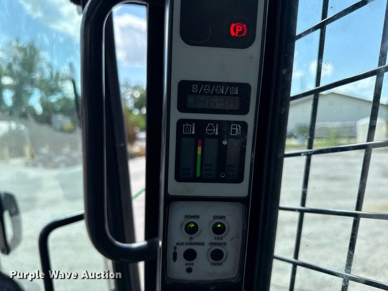 image for item DZ4084 2013 New Holland L225 skid steer loader