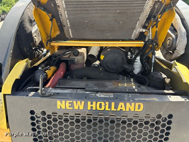 image for item DZ4084 2013 New Holland L225 skid steer loader