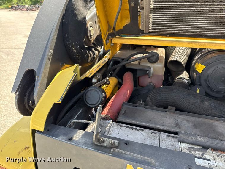 image for item DZ4084 2013 New Holland L225 skid steer loader