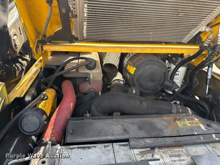 image for item DZ4084 2013 New Holland L225 skid steer loader