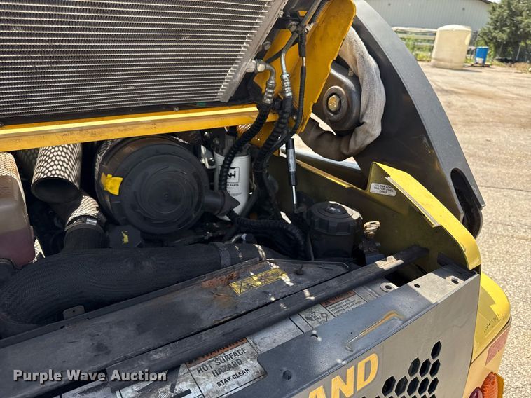 image for item DZ4084 2013 New Holland L225 skid steer loader