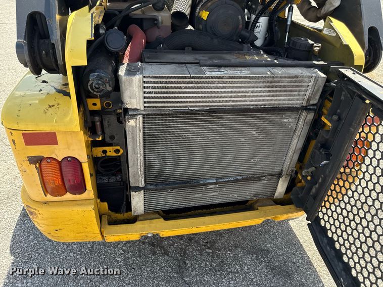 image for item DZ4084 2013 New Holland L225 skid steer loader