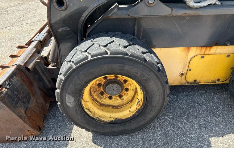 image for item DZ4084 2013 New Holland L225 skid steer loader