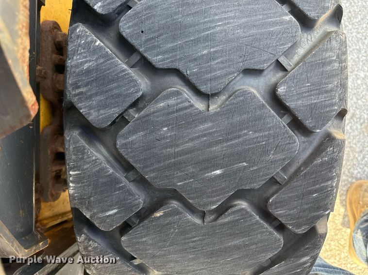 image for item DZ4084 2013 New Holland L225 skid steer loader