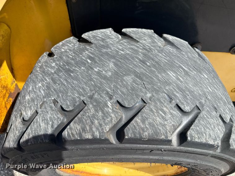 image for item DZ4084 2013 New Holland L225 skid steer loader