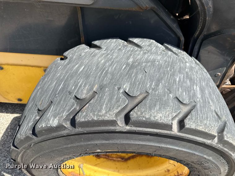 image for item DZ4084 2013 New Holland L225 skid steer loader