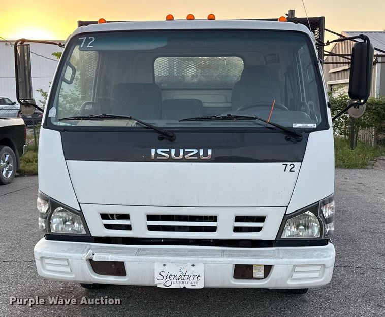 image for item DZ4087 2007 Isuzu NPR flatbed truck