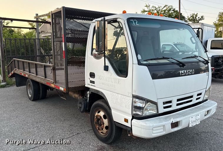 image for item DZ4087 2007 Isuzu NPR flatbed truck