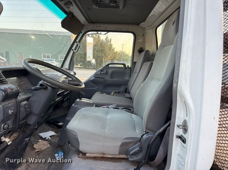 image for item DZ4087 2007 Isuzu NPR flatbed truck