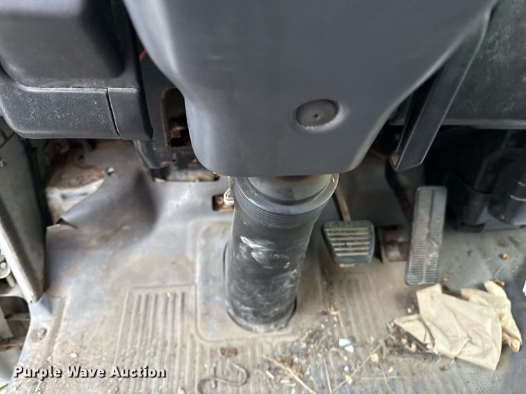 image for item DZ4087 2007 Isuzu NPR flatbed truck