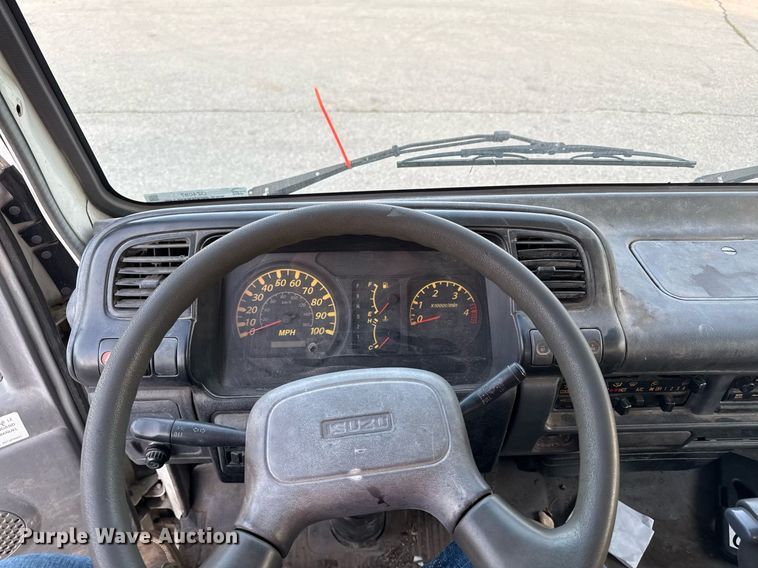 image for item DZ4087 2007 Isuzu NPR flatbed truck