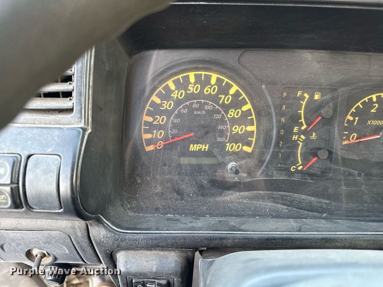 image for item DZ4087 2007 Isuzu NPR flatbed truck