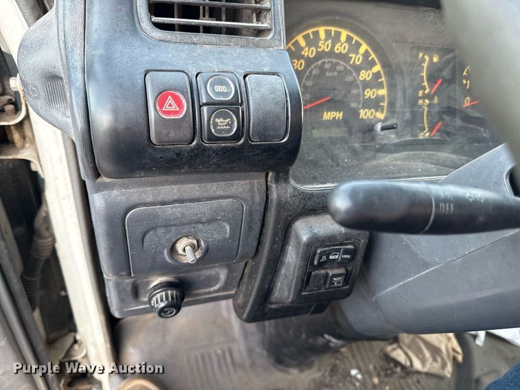 image for item DZ4087 2007 Isuzu NPR flatbed truck