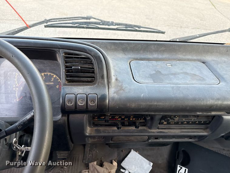 image for item DZ4087 2007 Isuzu NPR flatbed truck