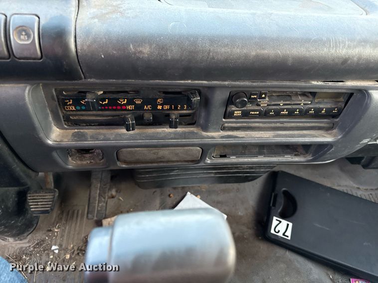 image for item DZ4087 2007 Isuzu NPR flatbed truck