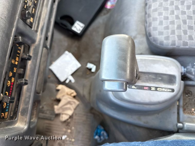 image for item DZ4087 2007 Isuzu NPR flatbed truck