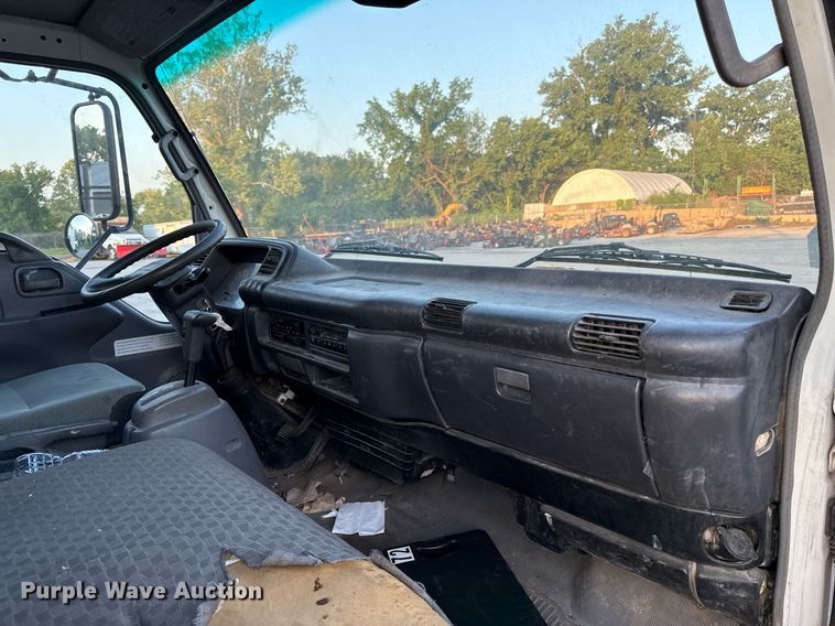 image for item DZ4087 2007 Isuzu NPR flatbed truck