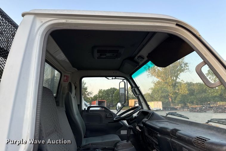 image for item DZ4087 2007 Isuzu NPR flatbed truck