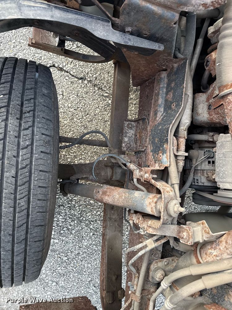 image for item DZ4087 2007 Isuzu NPR flatbed truck