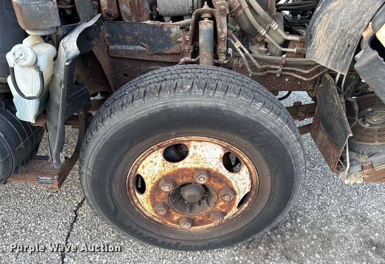 image for item DZ4087 2007 Isuzu NPR flatbed truck