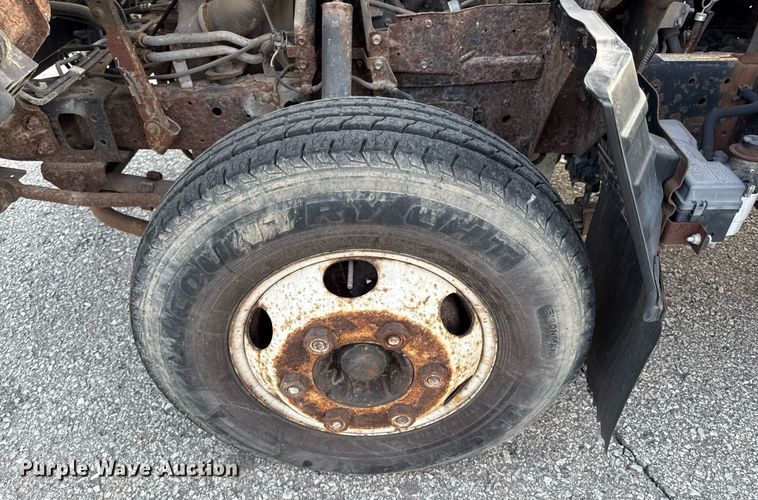 image for item DZ4087 2007 Isuzu NPR flatbed truck