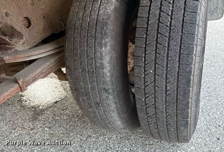 image for item DZ4087 2007 Isuzu NPR flatbed truck