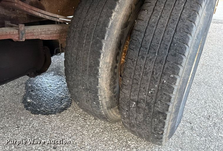 image for item DZ4087 2007 Isuzu NPR flatbed truck