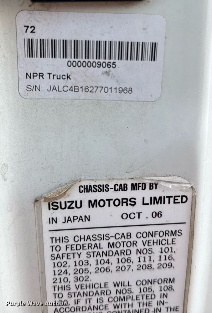 image for item DZ4087 2007 Isuzu NPR flatbed truck