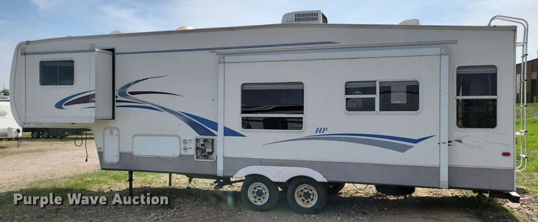 image for item EA2440 2003 Keystone Sprinter camper