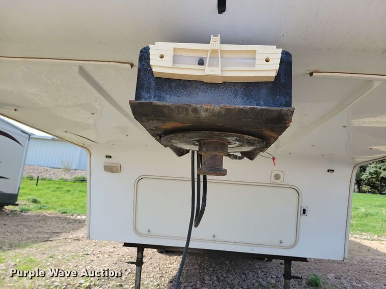 image for item EA2440 2003 Keystone Sprinter camper