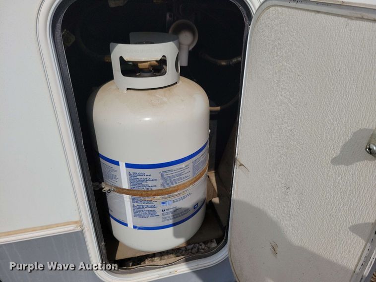 image for item EA2440 2003 Keystone Sprinter camper