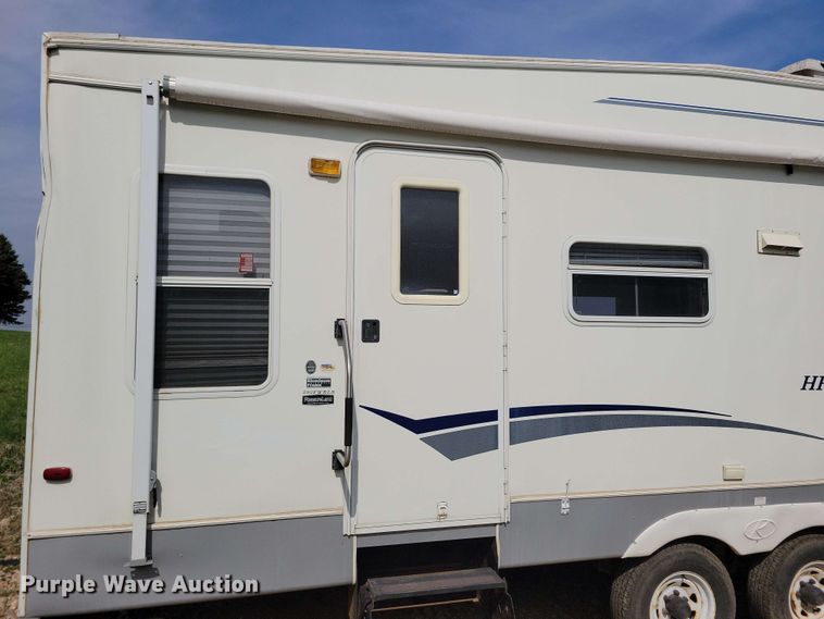 image for item EA2440 2003 Keystone Sprinter camper
