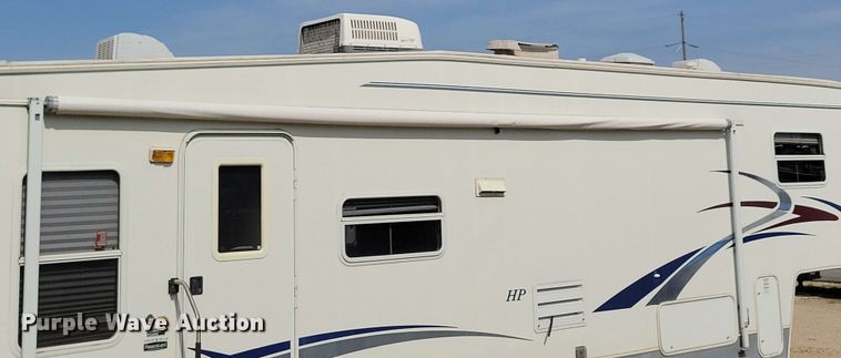image for item EA2440 2003 Keystone Sprinter camper