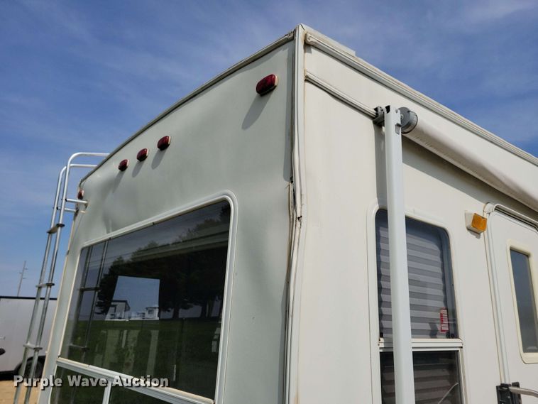 image for item EA2440 2003 Keystone Sprinter camper