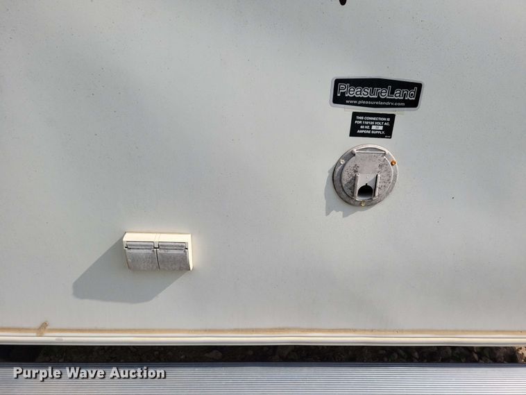 image for item EA2440 2003 Keystone Sprinter camper