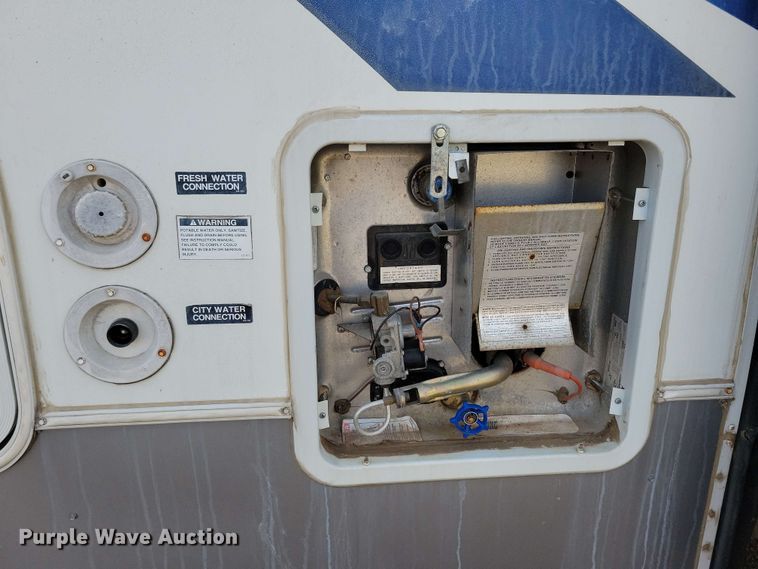 image for item EA2440 2003 Keystone Sprinter camper