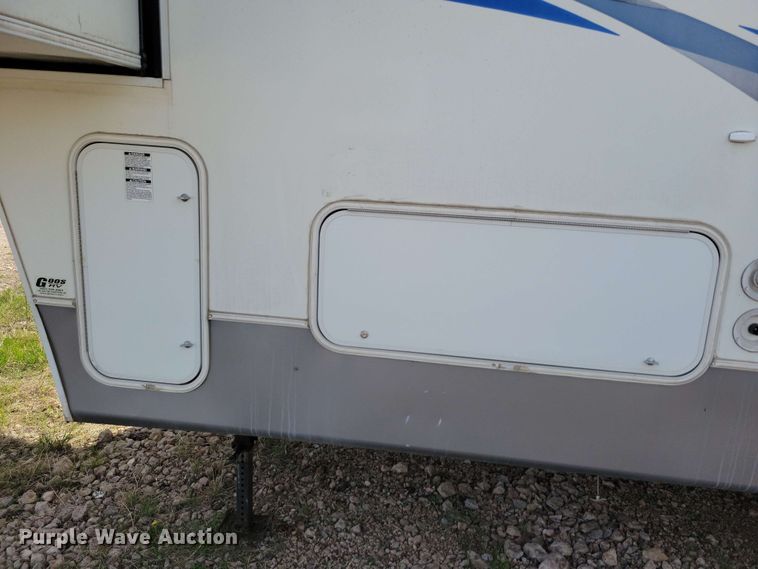 image for item EA2440 2003 Keystone Sprinter camper