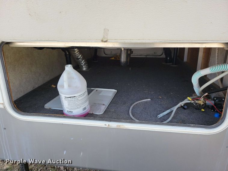 image for item EA2440 2003 Keystone Sprinter camper