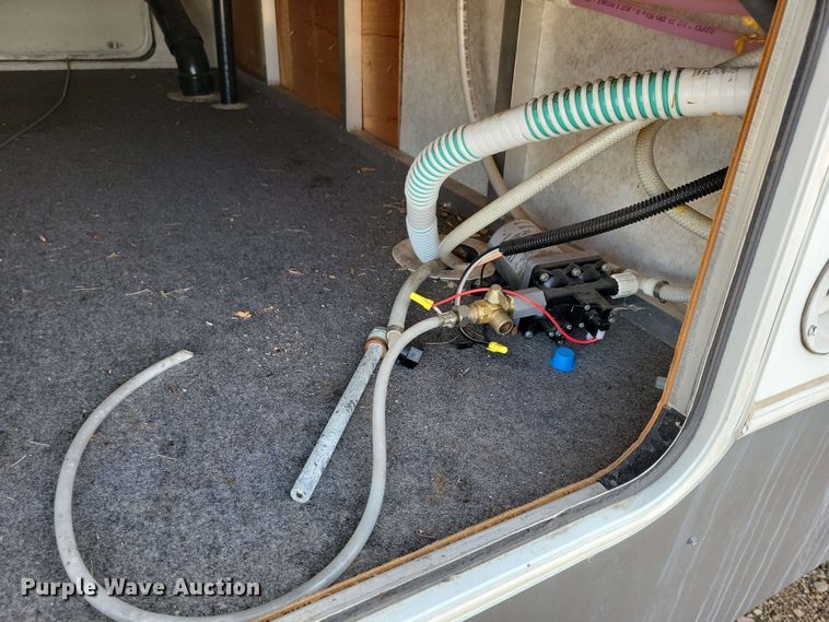 image for item EA2440 2003 Keystone Sprinter camper