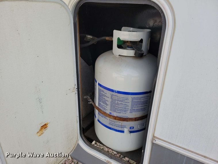 image for item EA2440 2003 Keystone Sprinter camper