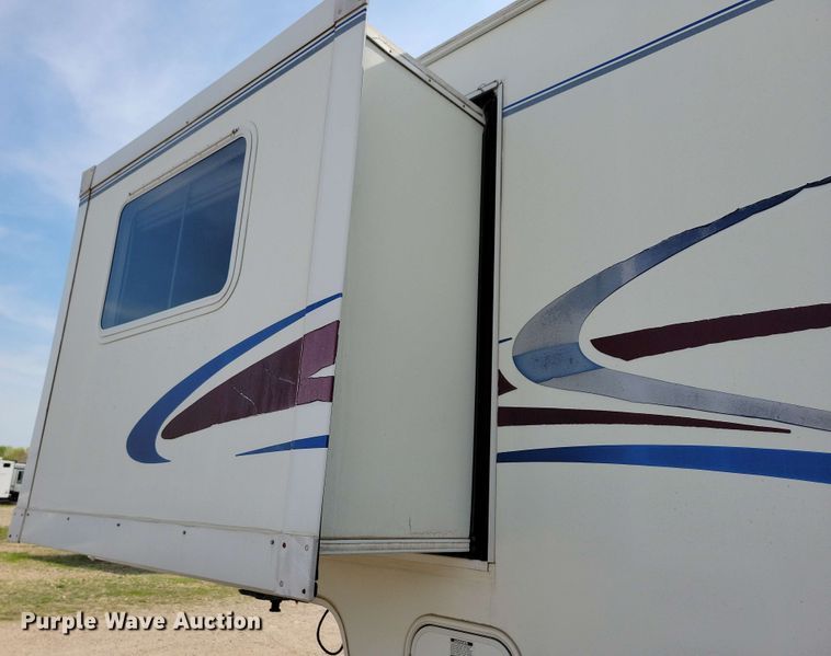 image for item EA2440 2003 Keystone Sprinter camper