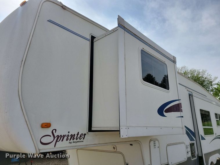 image for item EA2440 2003 Keystone Sprinter camper