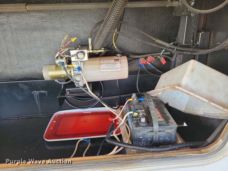 image for item EA2440 2003 Keystone Sprinter camper