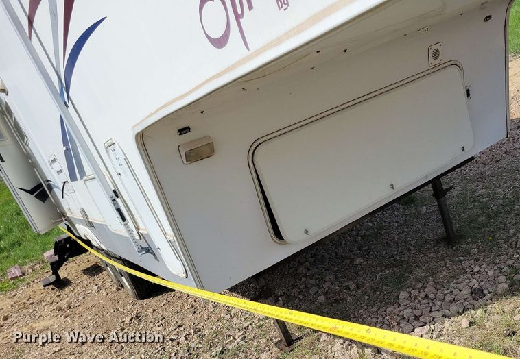 image for item EA2440 2003 Keystone Sprinter camper