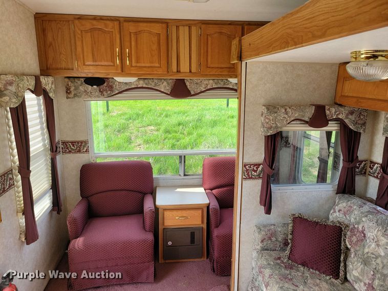 image for item EA2440 2003 Keystone Sprinter camper