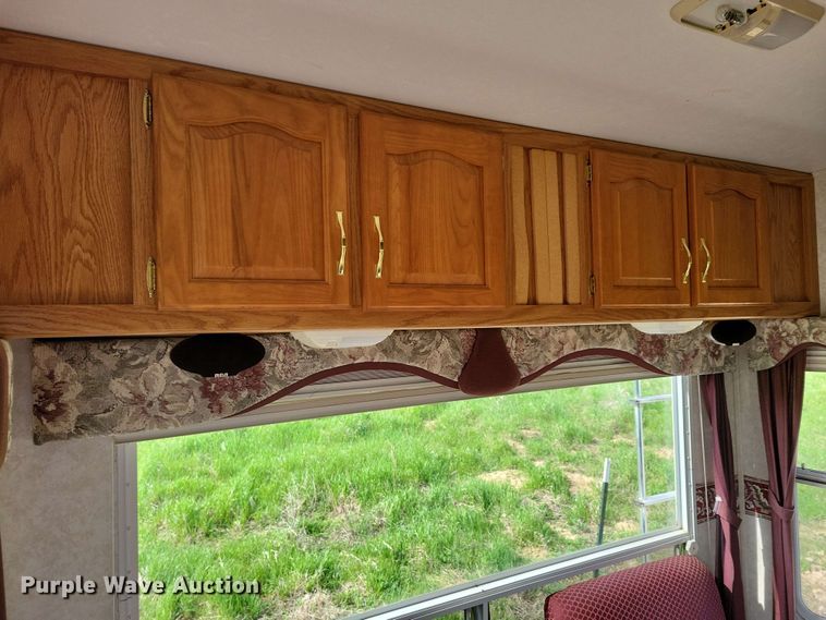 image for item EA2440 2003 Keystone Sprinter camper