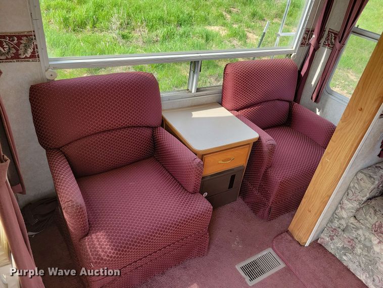 image for item EA2440 2003 Keystone Sprinter camper