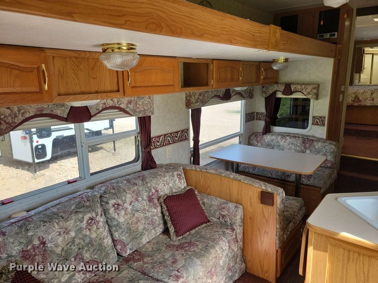 image for item EA2440 2003 Keystone Sprinter camper