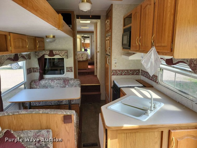 image for item EA2440 2003 Keystone Sprinter camper