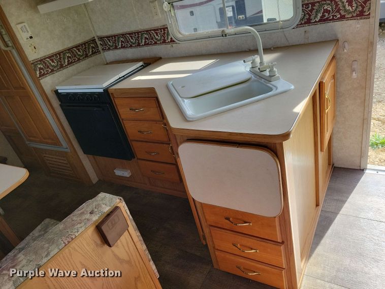 image for item EA2440 2003 Keystone Sprinter camper